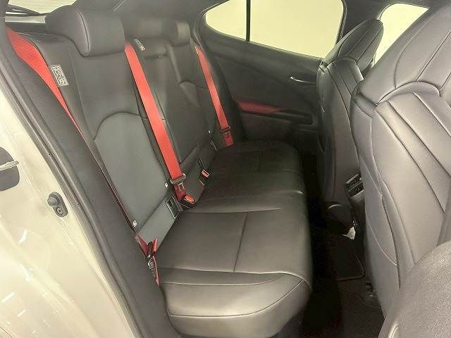 TOYOTA LEXUS UX250H 2023 Image 31