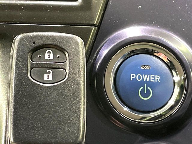 TOYOTA PRIUS ALPHA 2014 Image 31