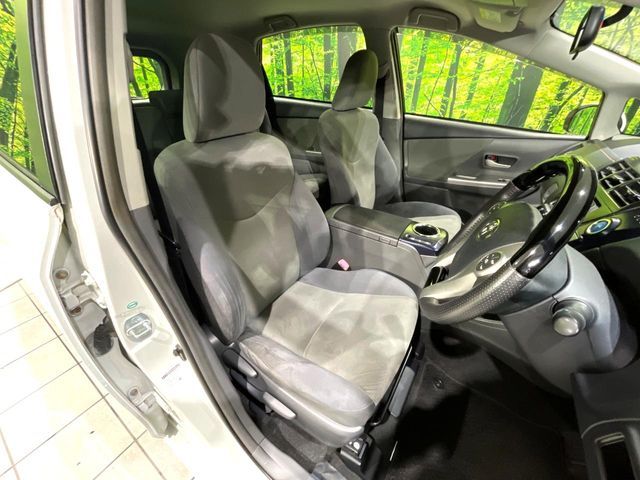 TOYOTA PRIUS ALPHA 2014 Image 31