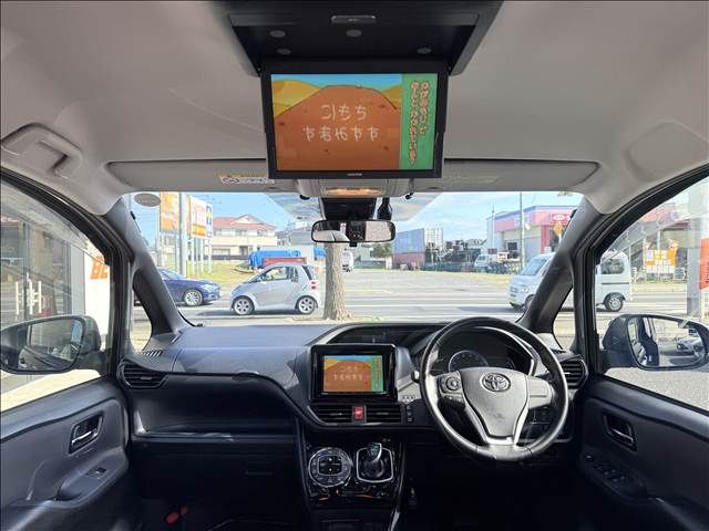 TOYOTA VOXY 2017 Image 31