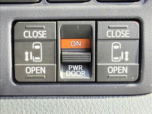 TOYOTA VOXY 2017 Image 31