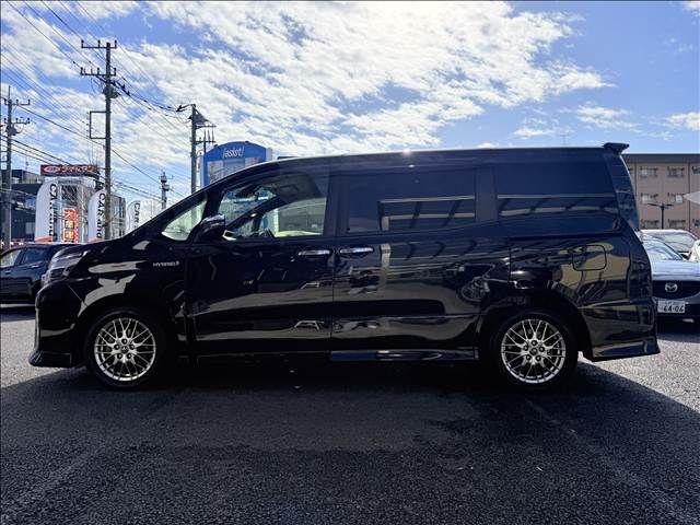 TOYOTA VOXY 2017 Image 31