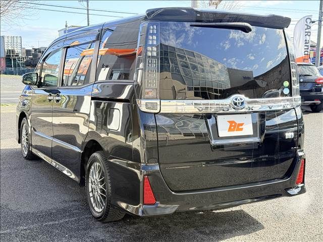 TOYOTA VOXY 2017 Image 31