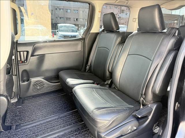 TOYOTA VOXY 2017 Image 31