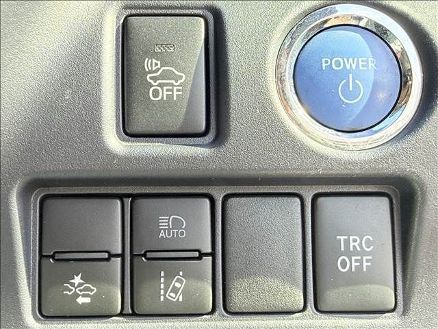 TOYOTA VOXY 2017 Image 31