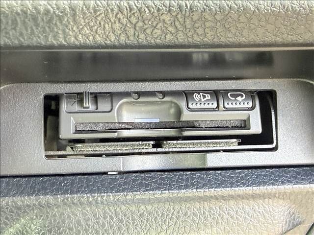 TOYOTA VOXY 2017 Image 31