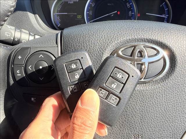 TOYOTA VOXY 2017 Image 31