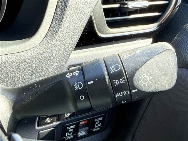 TOYOTA VOXY 2017 Image 31