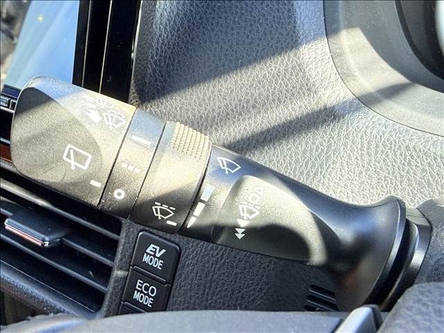 TOYOTA VOXY 2017 Image 31