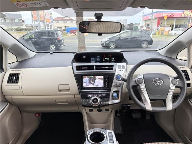 TOYOTA PRIUS ALPHA 2015 Image 31