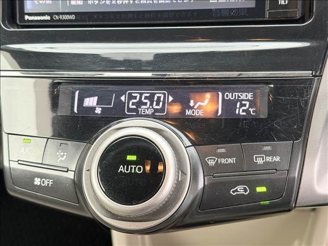 TOYOTA PRIUS ALPHA 2015 Image 31