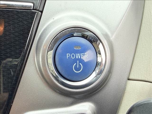 TOYOTA PRIUS ALPHA 2015 Image 31