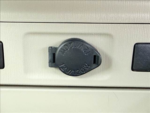 TOYOTA PRIUS ALPHA 2015 Image 31