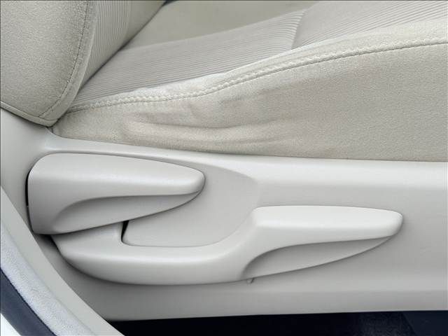 TOYOTA PRIUS ALPHA 2015 Image 31