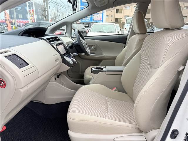 TOYOTA PRIUS ALPHA 2015 Image 31