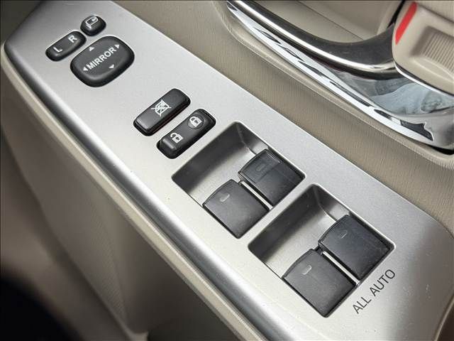 TOYOTA PRIUS ALPHA 2015 Image 31