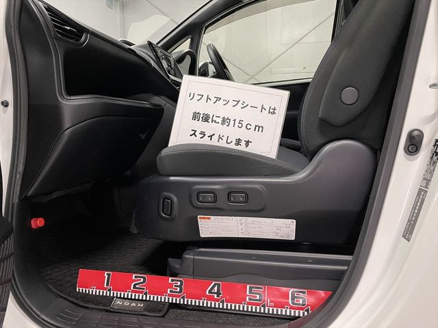 TOYOTA NOAH 2020 Image 31
