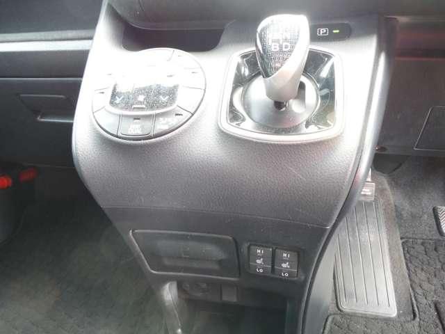 TOYOTA VOXY HYBRID 4WD 2014 Image 31