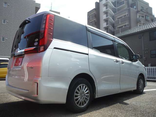 TOYOTA ESQUIRE HYBRID 2017 Image 31