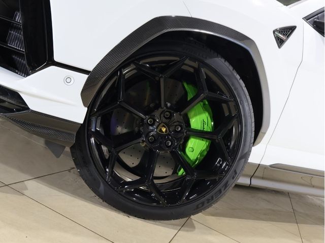 LAMBORGHINI URUS 2024 Image 31