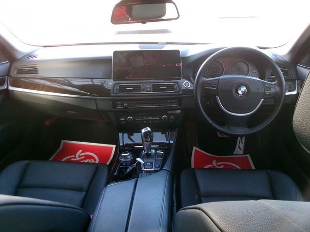BMW 5SERIES SEDAN 2010 Image 31