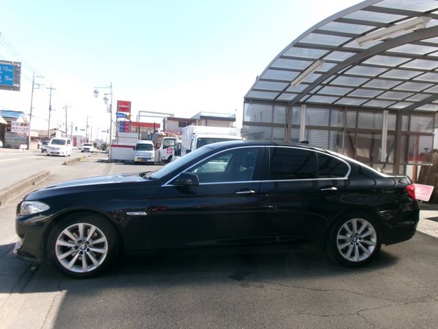 BMW 5SERIES SEDAN 2010 Image 31