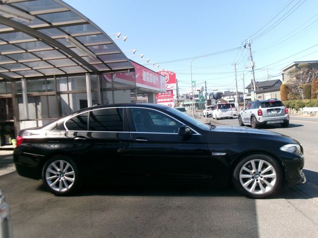BMW 5SERIES SEDAN 2010 Image 31