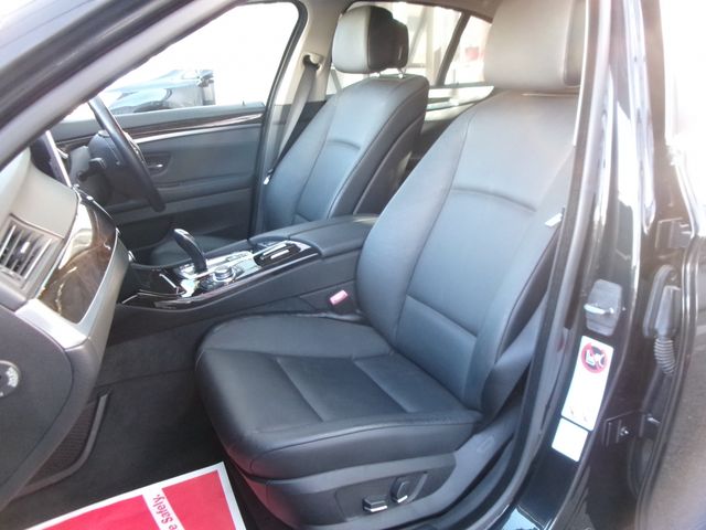 BMW 5SERIES SEDAN 2010 Image 31