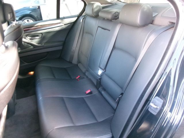 BMW 5SERIES SEDAN 2010 Image 31