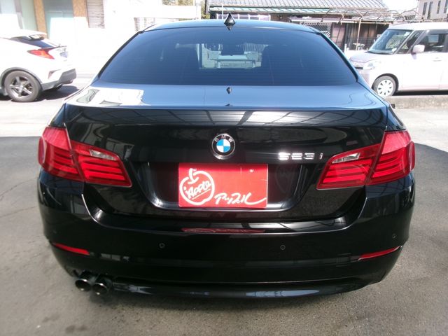 BMW 5SERIES SEDAN 2010 Image 31