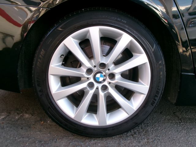 BMW 5SERIES SEDAN 2010 Image 31