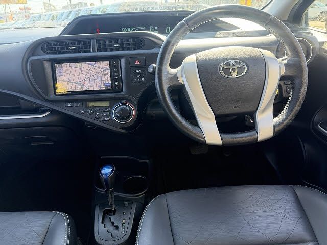 TOYOTA AQUA 2014 Image 31