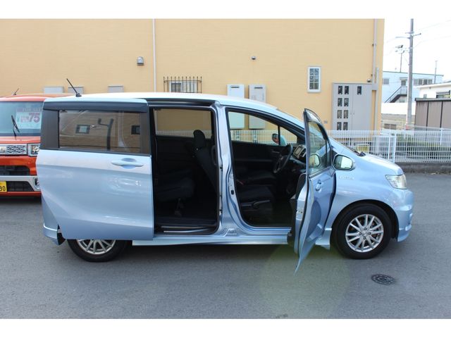 HONDA FREED SPIKE HYBRID 2012 Image 31