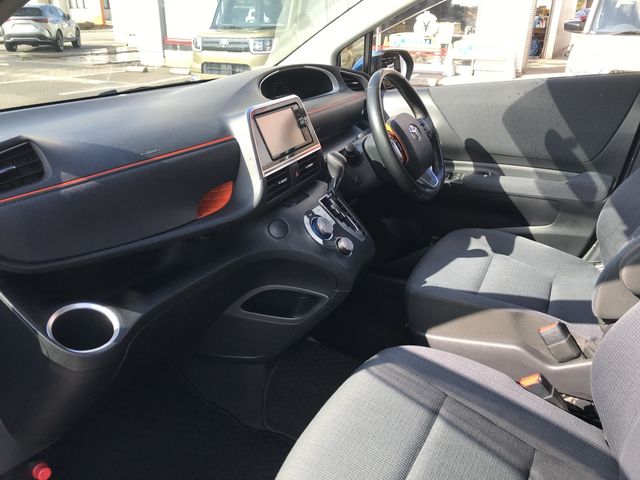 TOYOTA SIENTA HYBRID 2018 Image 31