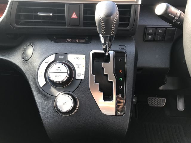 TOYOTA SIENTA HYBRID 2018 Image 31