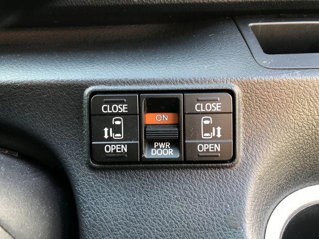 TOYOTA SIENTA HYBRID 2018 Image 31