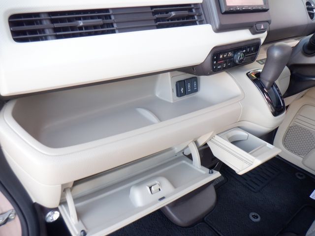 HONDA N BOX 2019 Image 31