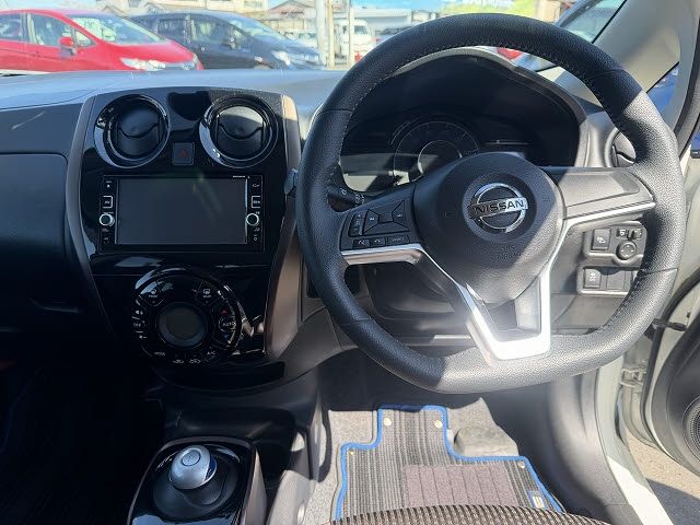 NISSAN NOTE 2017 Image 31
