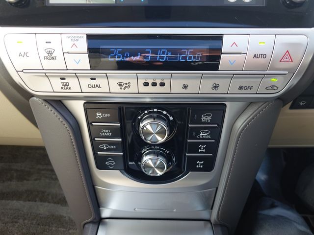 TOYOTA LANDCRUISER PRADO 2024 Image 31