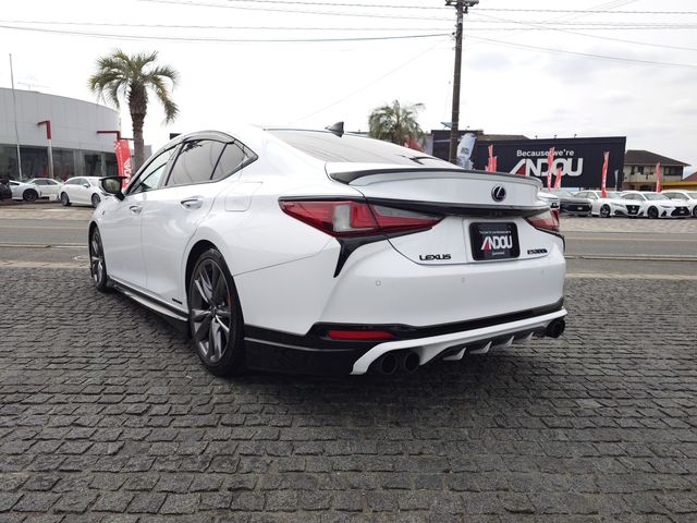 TOYOTA LEXUS ES300H 2019 Image 31