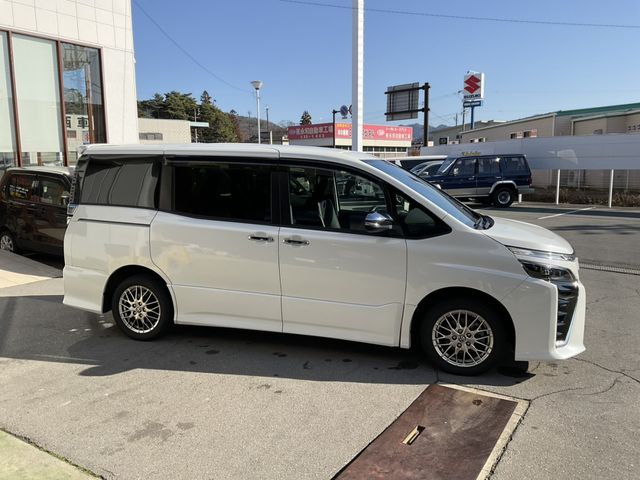 TOYOTA VOXY HYBRID 2021 Image 31