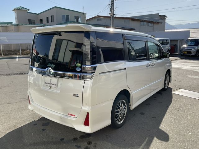 TOYOTA VOXY HYBRID 2021 Image 31