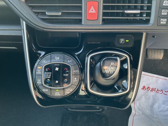 TOYOTA VOXY HYBRID 2021 Image 31