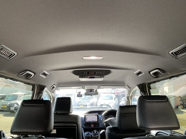 TOYOTA VOXY HYBRID 2021 Image 31