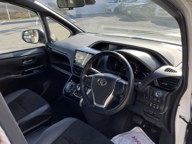 TOYOTA VOXY HYBRID 2021 Image 31