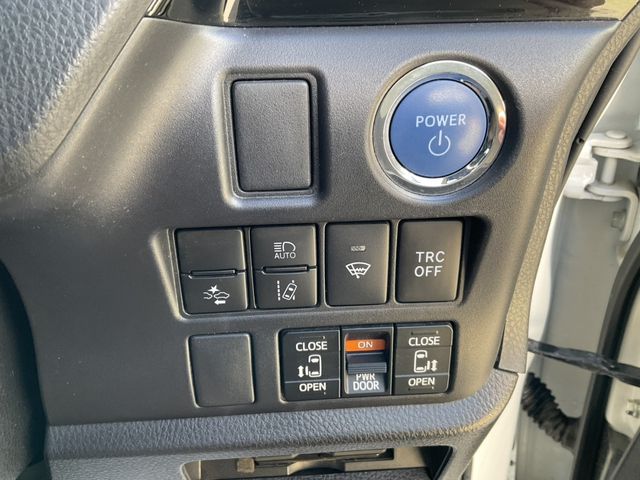 TOYOTA VOXY HYBRID 2021 Image 31