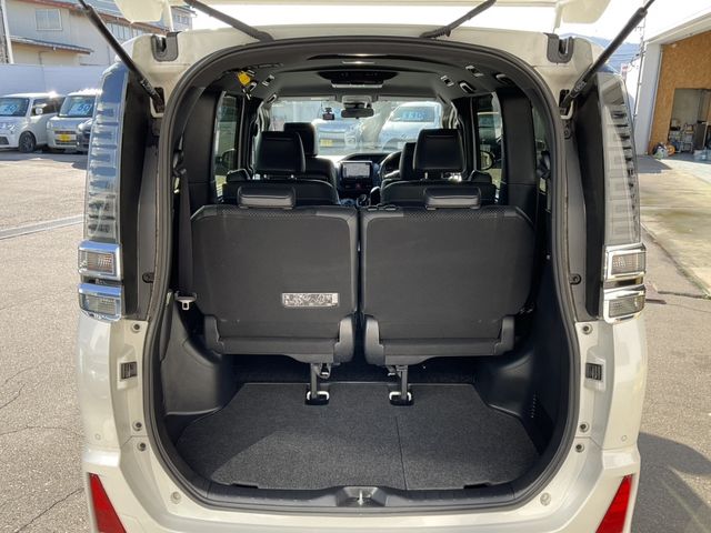 TOYOTA VOXY HYBRID 2021 Image 31