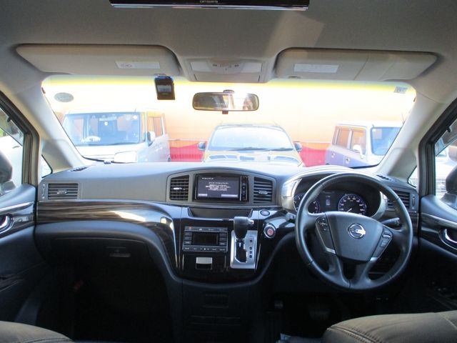 NISSAN ELGRAND 2016 Image 31