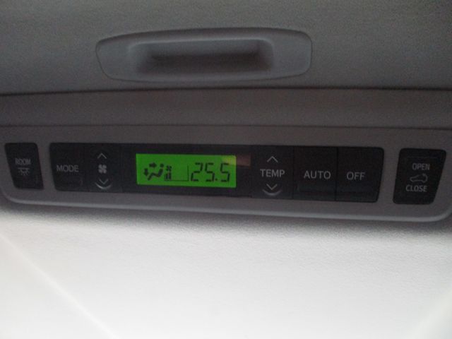 TOYOTA VELLFIRE 2013 Image 31