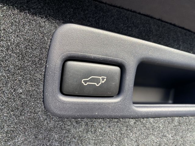 TOYOTA HARRIER HYBRID 2017 Image 31